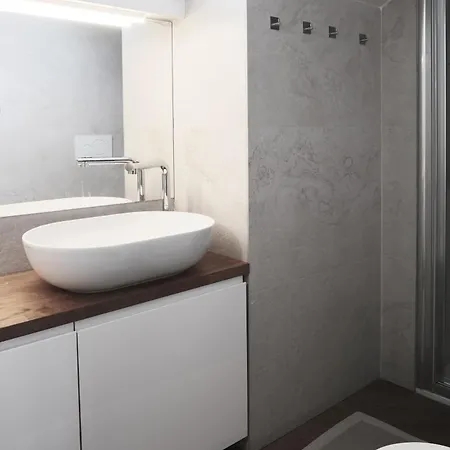 Comecasa Attic 5 Min Walk From Duomo شقة